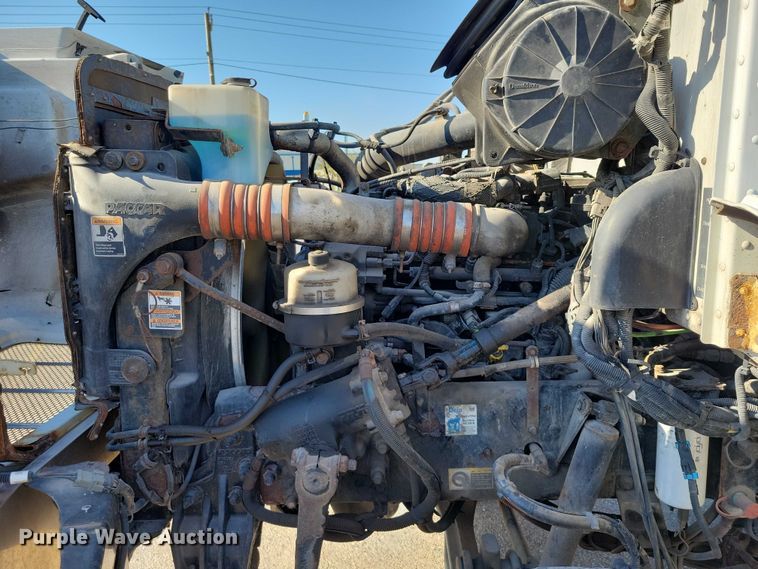 image for item EM2306 2012 Peterbilt 348 oil distributor truck