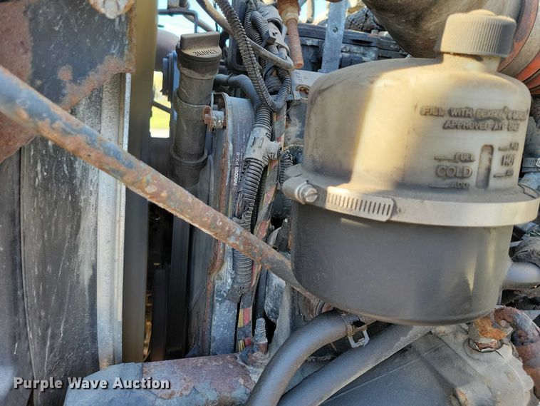 image for item EM2306 2012 Peterbilt 348 oil distributor truck