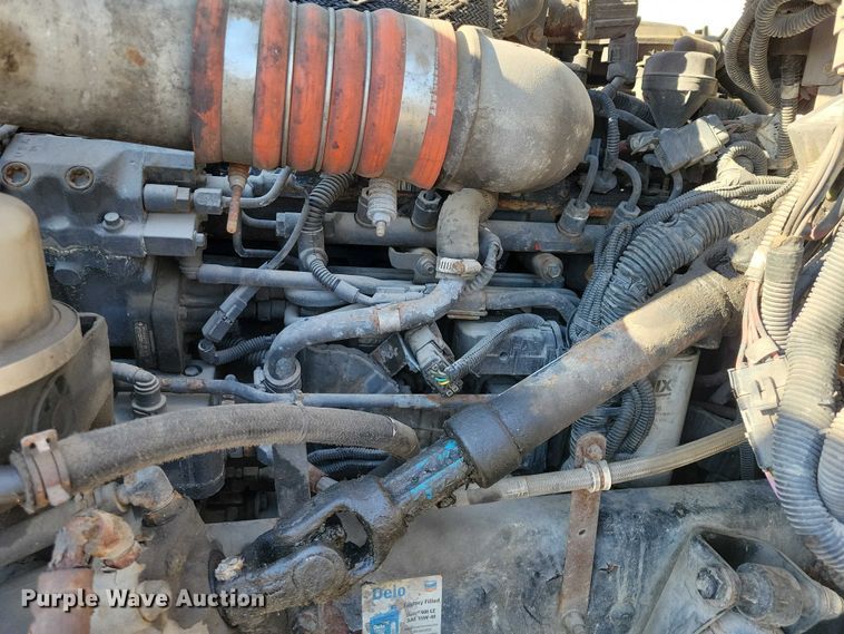 image for item EM2306 2012 Peterbilt 348 oil distributor truck
