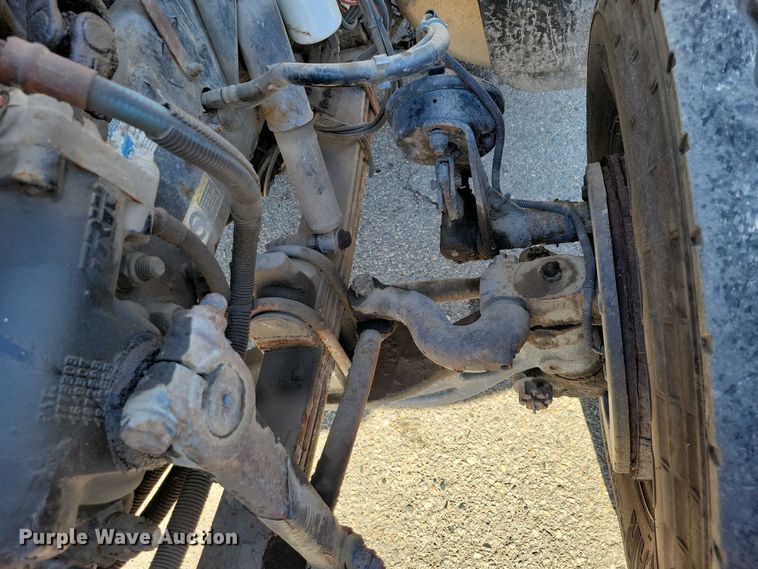 image for item EM2306 2012 Peterbilt 348 oil distributor truck
