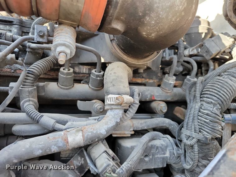 image for item EM2306 2012 Peterbilt 348 oil distributor truck