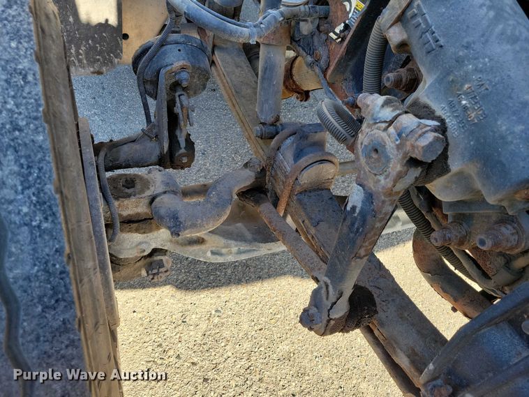image for item EM2306 2012 Peterbilt 348 oil distributor truck