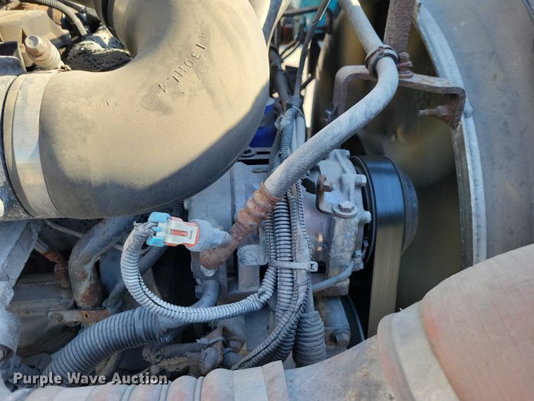 image for item EM2306 2012 Peterbilt 348 oil distributor truck