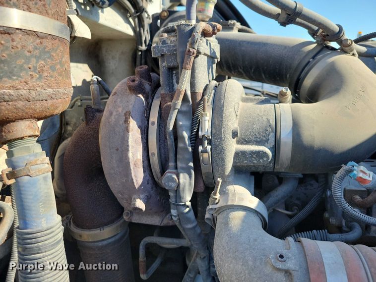 image for item EM2306 2012 Peterbilt 348 oil distributor truck