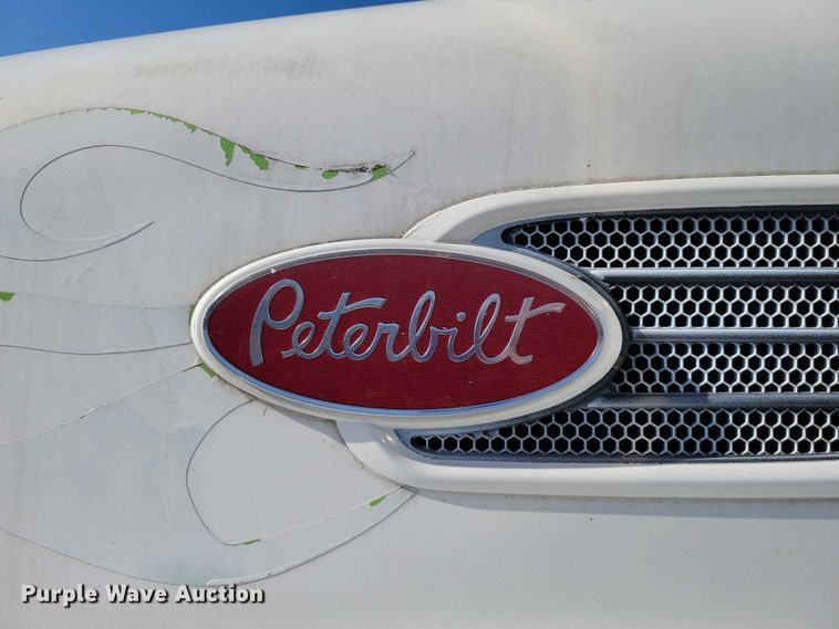 image for item EM2306 2012 Peterbilt 348 oil distributor truck