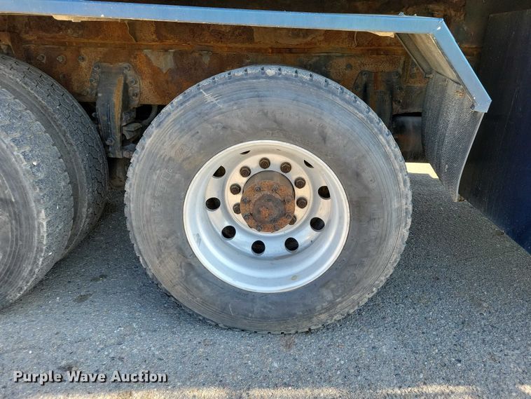 image for item EM2306 2012 Peterbilt 348 oil distributor truck