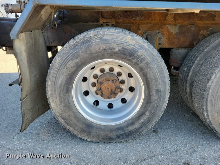image for item EM2306 2012 Peterbilt 348 oil distributor truck