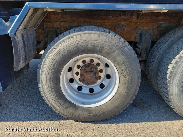 image for item EM2306 2012 Peterbilt 348 oil distributor truck
