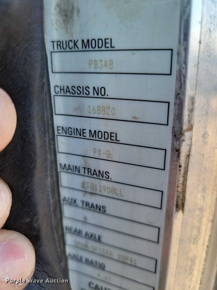 image for item EM2306 2012 Peterbilt 348 oil distributor truck