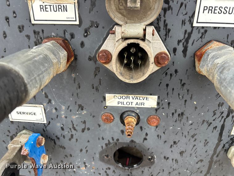 image for item EM5041 2004 Etnyre live bottom trailer