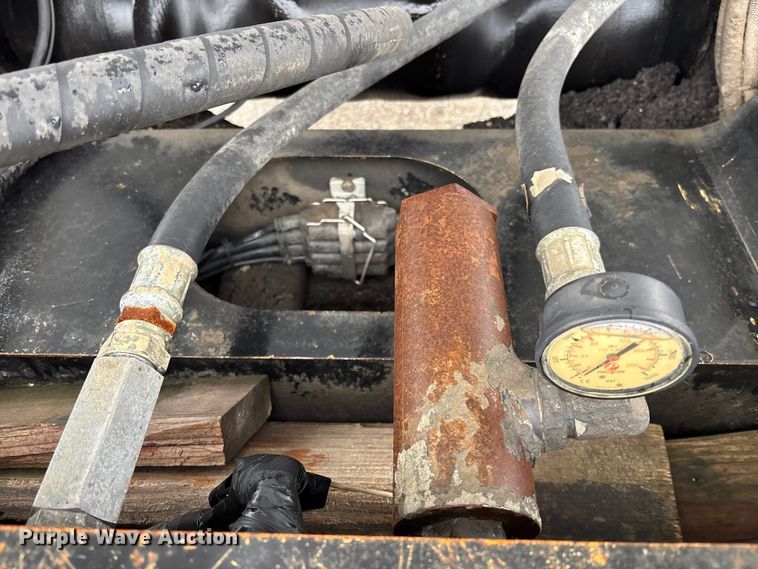 image for item EM5041 2004 Etnyre live bottom trailer