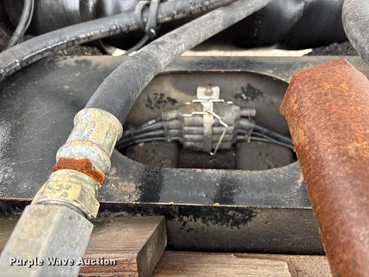 image for item EM5041 2004 Etnyre live bottom trailer