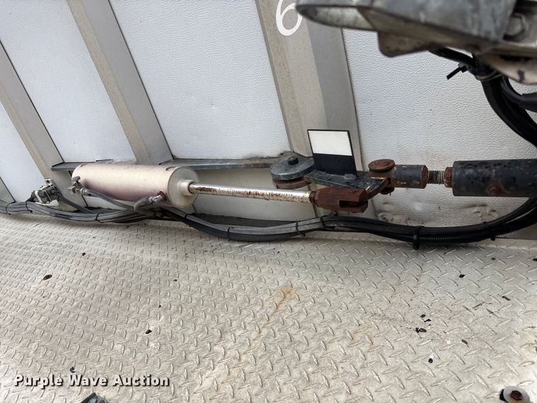 image for item EM5041 2004 Etnyre live bottom trailer