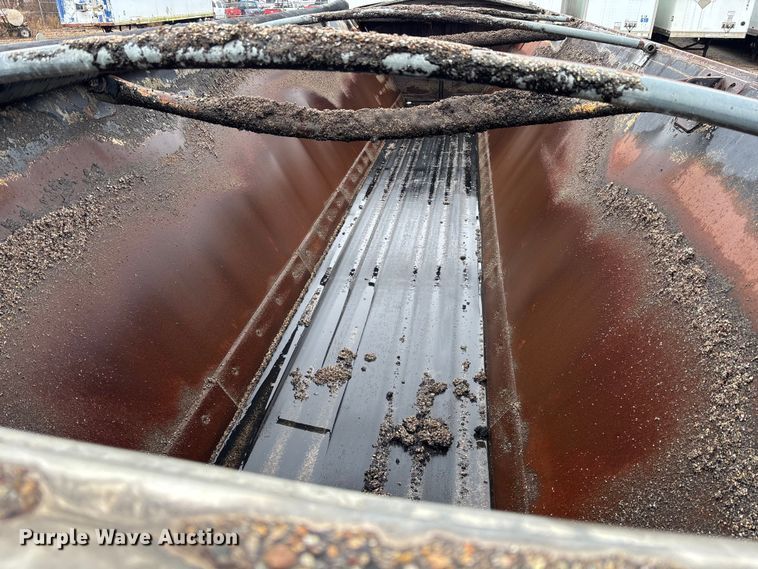 image for item EM5041 2004 Etnyre live bottom trailer