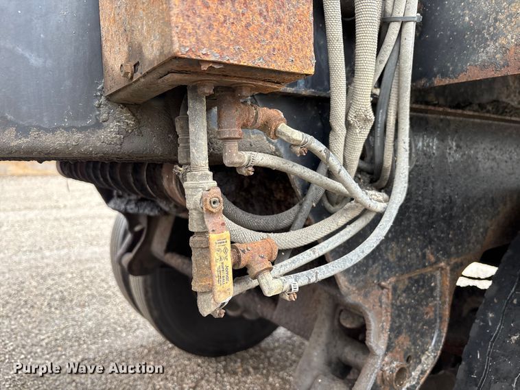 image for item EM5041 2004 Etnyre live bottom trailer