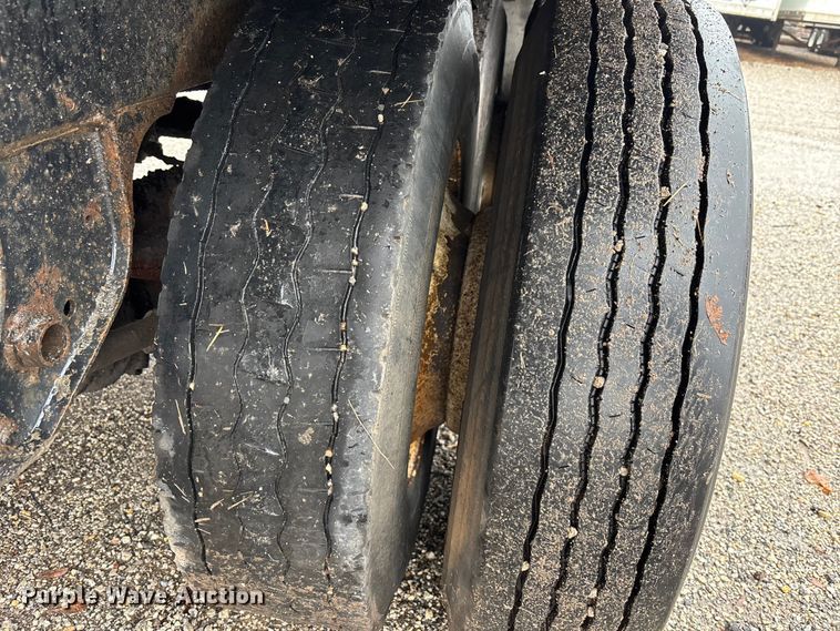 image for item EM5041 2004 Etnyre live bottom trailer