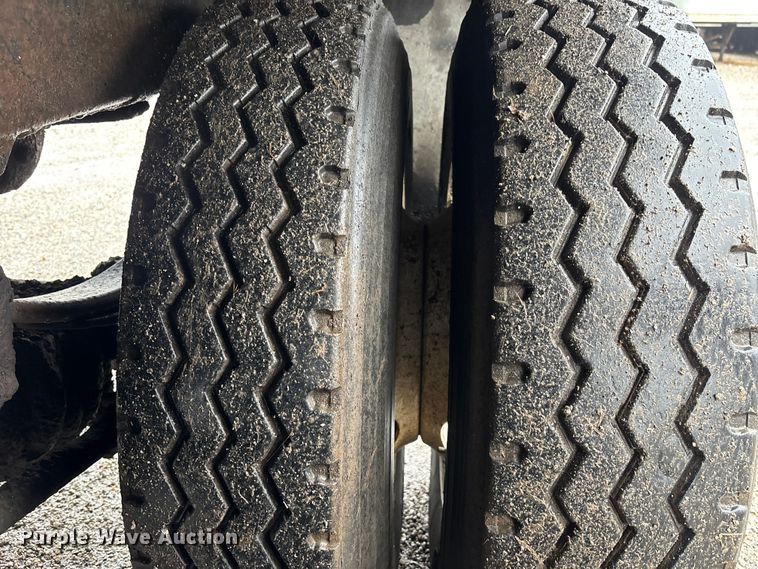 image for item EM5041 2004 Etnyre live bottom trailer