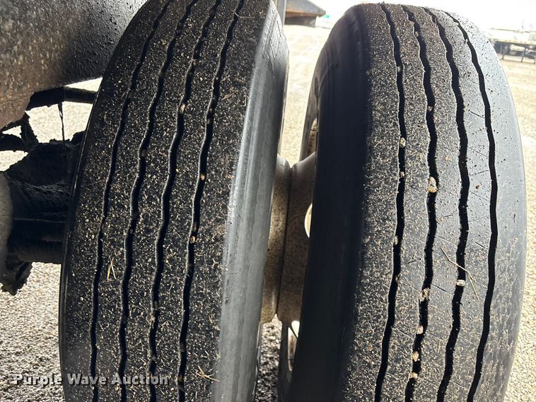 image for item EM5041 2004 Etnyre live bottom trailer