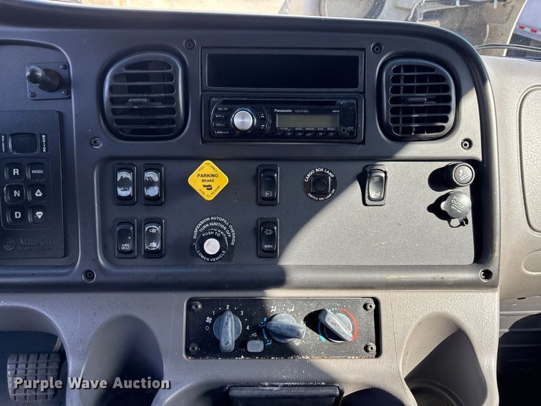 image for item EM5051 2016 Freightliner Business Class M2 refrigerated truck