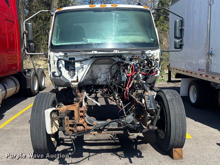 image for item EM8608 2020 International MV607 truck cab and chassis