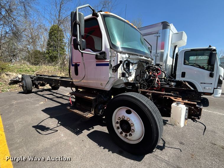 image for item EM8608 2020 International MV607 truck cab and chassis