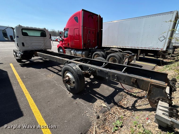 image for item EM8608 2020 International MV607 truck cab and chassis