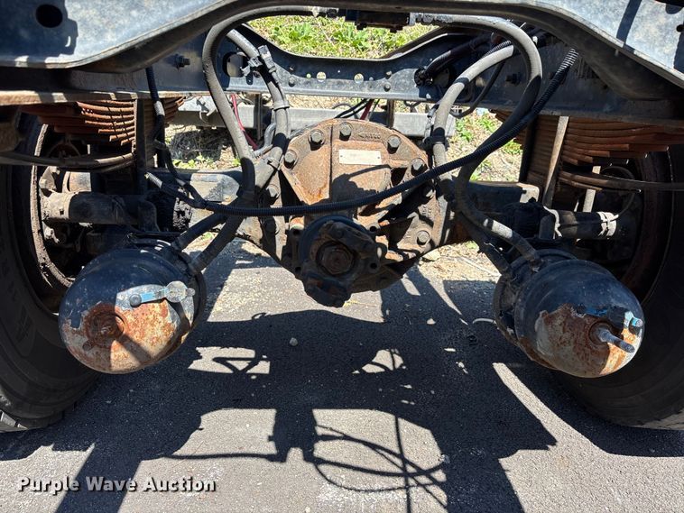 image for item EM8608 2020 International MV607 truck cab and chassis