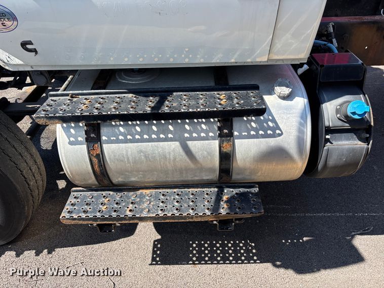 image for item EM8608 2020 International MV607 truck cab and chassis