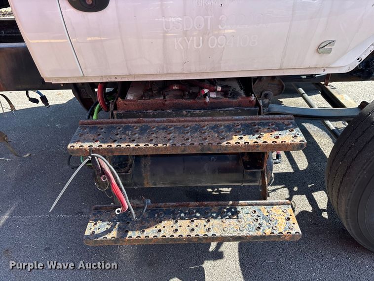 image for item EM8608 2020 International MV607 truck cab and chassis