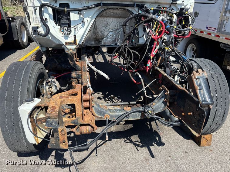 image for item EM8608 2020 International MV607 truck cab and chassis