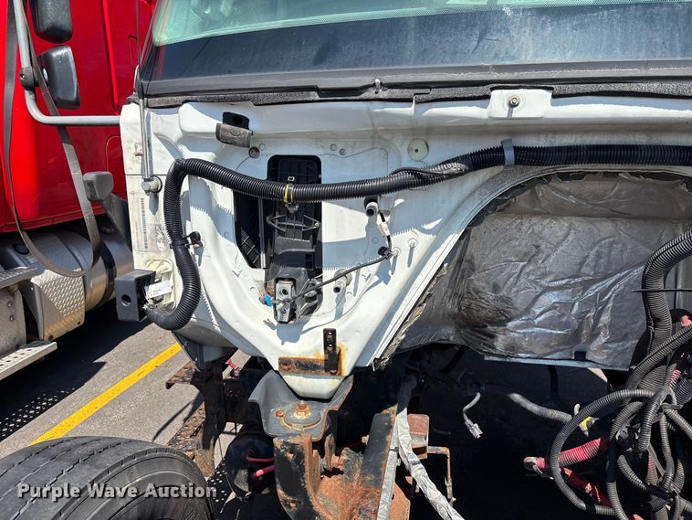 image for item EM8608 2020 International MV607 truck cab and chassis