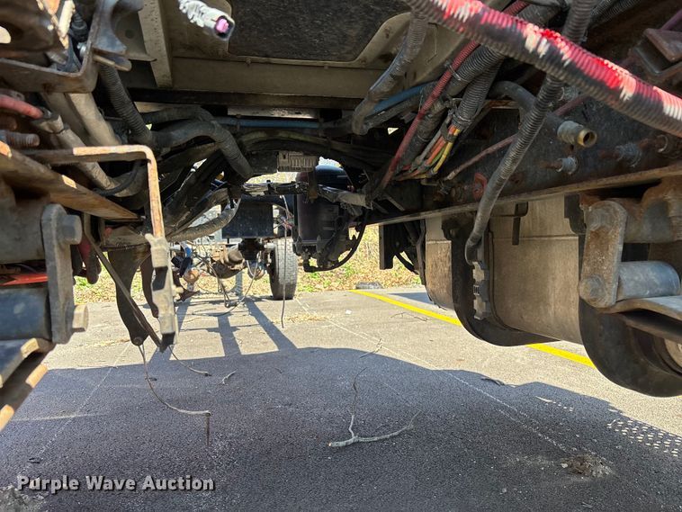 image for item EM8608 2020 International MV607 truck cab and chassis