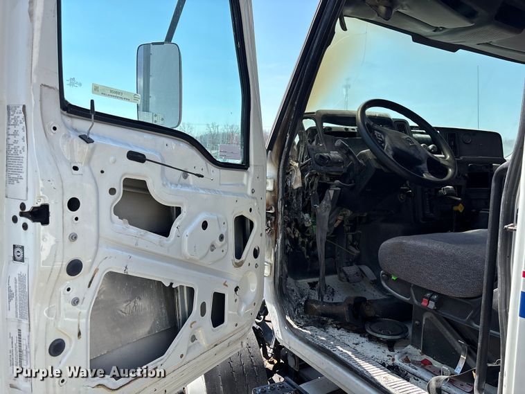 image for item EM8608 2020 International MV607 truck cab and chassis