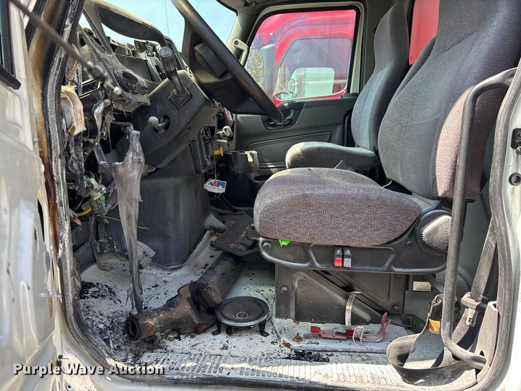 image for item EM8608 2020 International MV607 truck cab and chassis