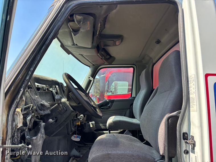 image for item EM8608 2020 International MV607 truck cab and chassis