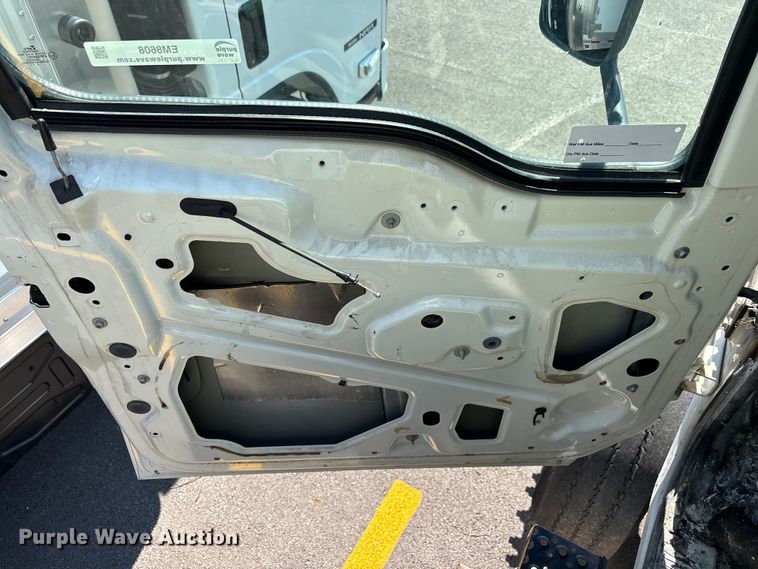 image for item EM8608 2020 International MV607 truck cab and chassis