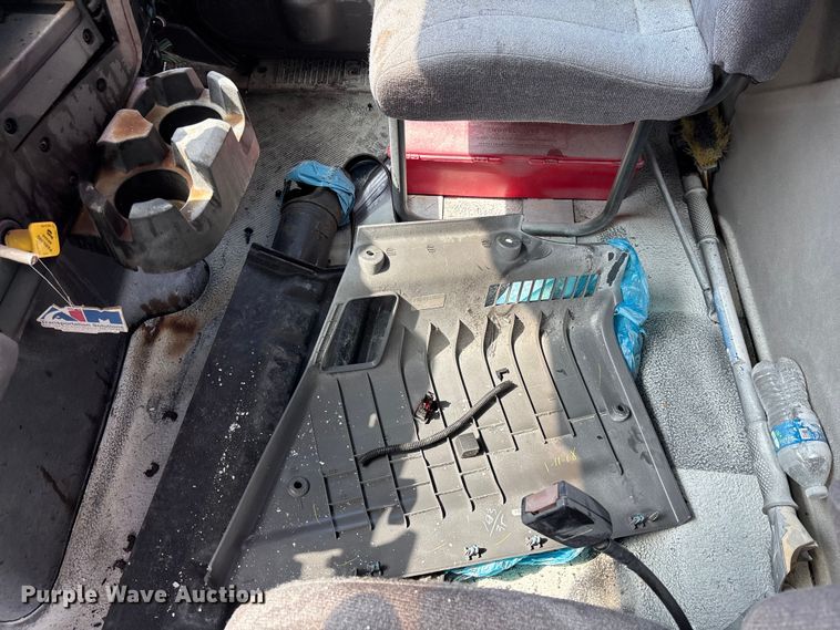 image for item EM8608 2020 International MV607 truck cab and chassis