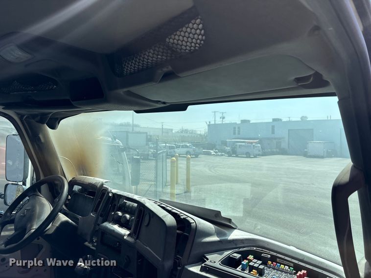 image for item EM8608 2020 International MV607 truck cab and chassis