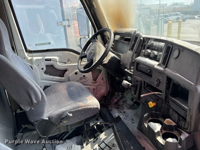 image for item EM8608 2020 International MV607 truck cab and chassis