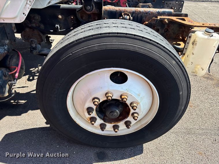 image for item EM8608 2020 International MV607 truck cab and chassis