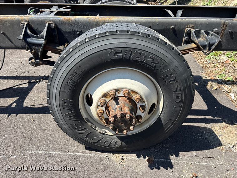 image for item EM8608 2020 International MV607 truck cab and chassis