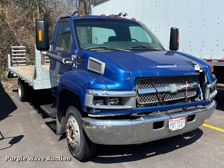 image for item EM8609 2003 Chevrolet C5500 flatbed truck