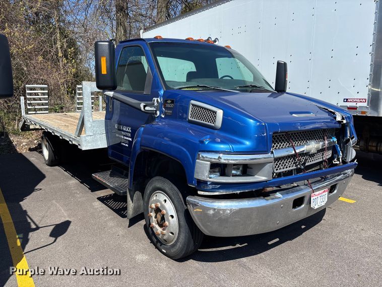 image for item EM8609 2003 Chevrolet C5500 flatbed truck