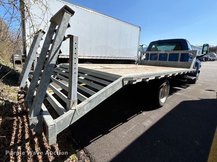image for item EM8609 2003 Chevrolet C5500 flatbed truck