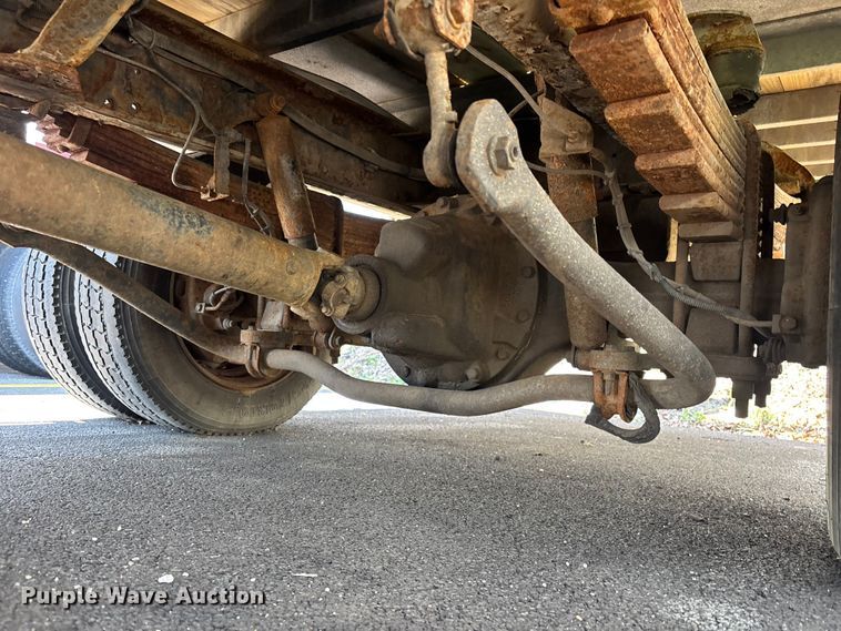 image for item EM8609 2003 Chevrolet C5500 flatbed truck