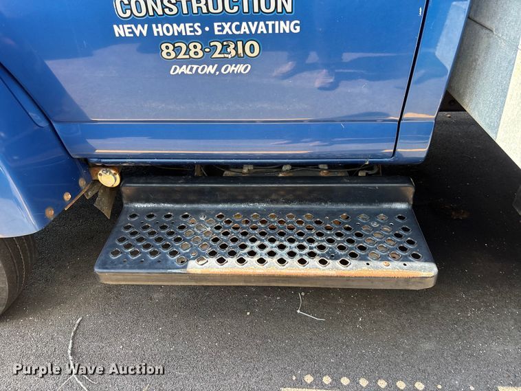 image for item EM8609 2003 Chevrolet C5500 flatbed truck