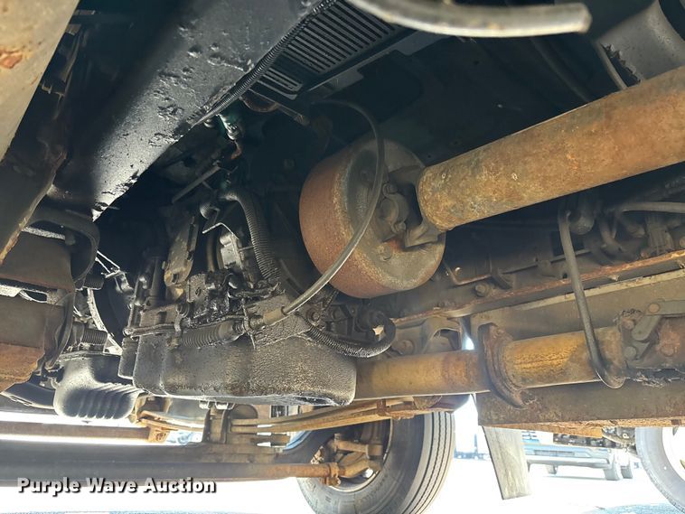 image for item EM8609 2003 Chevrolet C5500 flatbed truck