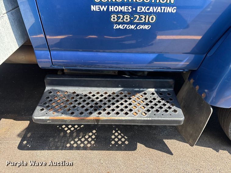 image for item EM8609 2003 Chevrolet C5500 flatbed truck