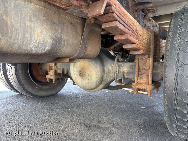 image for item EM8609 2003 Chevrolet C5500 flatbed truck