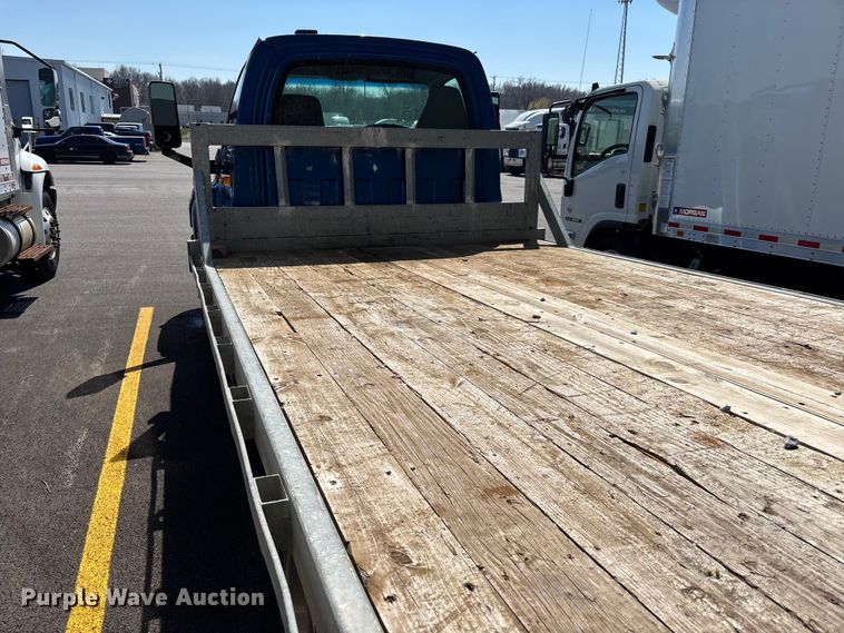 image for item EM8609 2003 Chevrolet C5500 flatbed truck